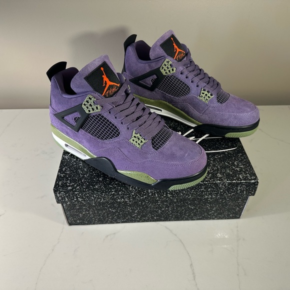 BRAND NEW WMNS AIR JORDAN 4 RETRO CANYON PURPLE SIZE US 12 - Picture 9 of 11